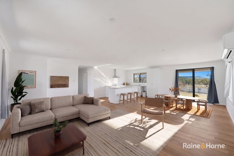 Photo - 5 Parkes Drive, Tenterfield NSW 2372 - Image 4
