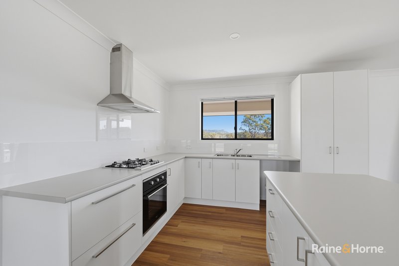 Photo - 5 Parkes Drive, Tenterfield NSW 2372 - Image 5