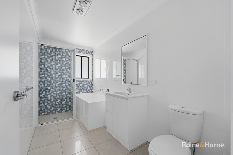Photo - 5 Parkes Drive, Tenterfield NSW 2372 - Image 7