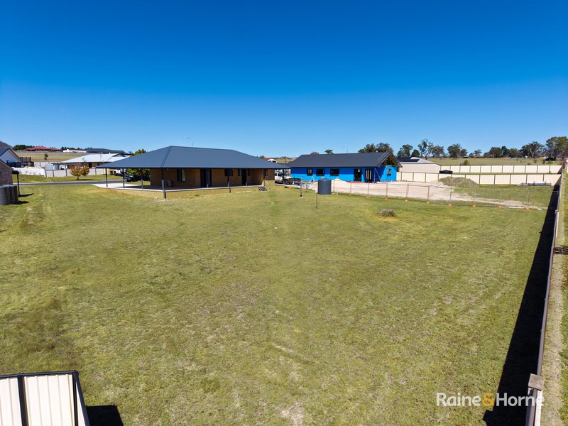 Photo - 5 Parkes Drive, Tenterfield NSW 2372 - Image 13