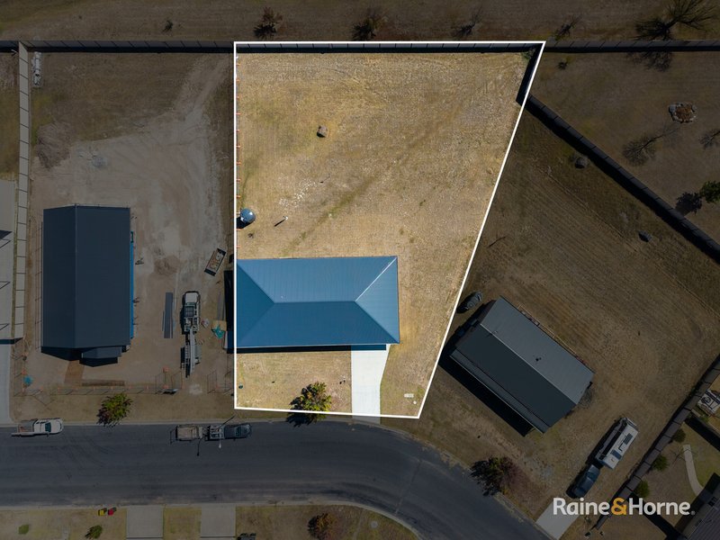 Photo - 5 Parkes Drive, Tenterfield NSW 2372 - Image 14