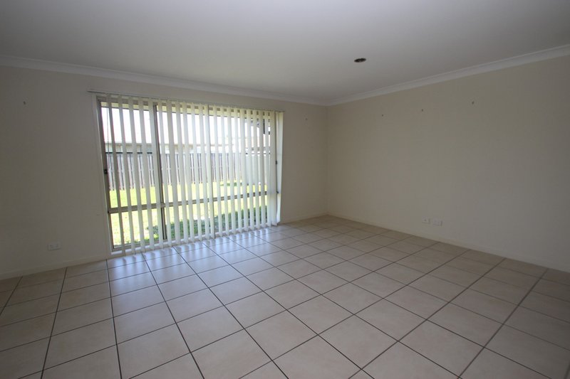 Photo - 5 Parkhill Avenue, Wondunna QLD 4655 - Image 5