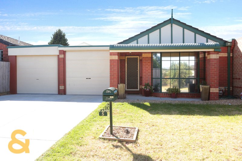 5 Parkinson Way, Roxburgh Park VIC 3064