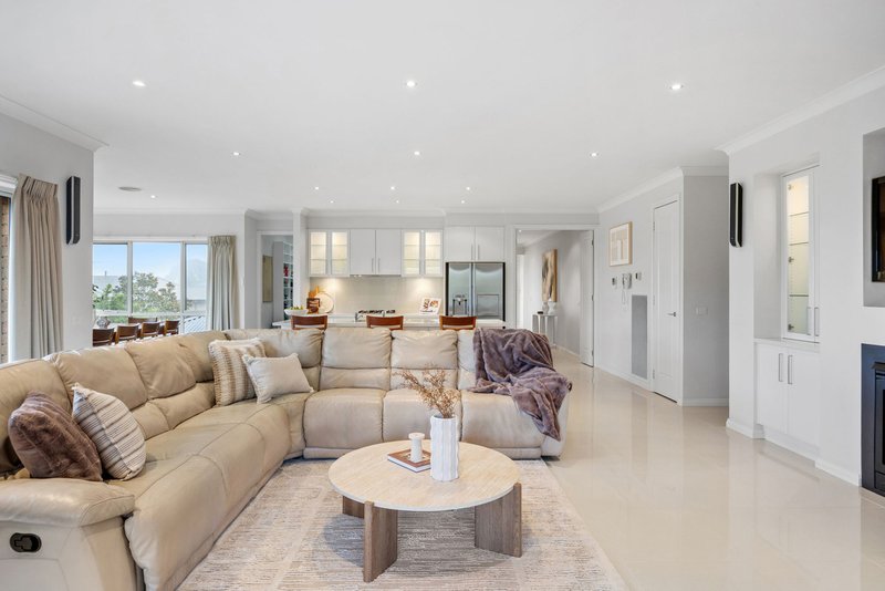 Photo - 5 Partridge Court, Berwick VIC 3806 - Image 2