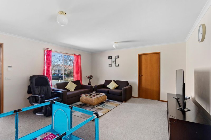 Photo - 5 Paul Coe Crescent, Ngunnawal ACT 2913 - Image 3