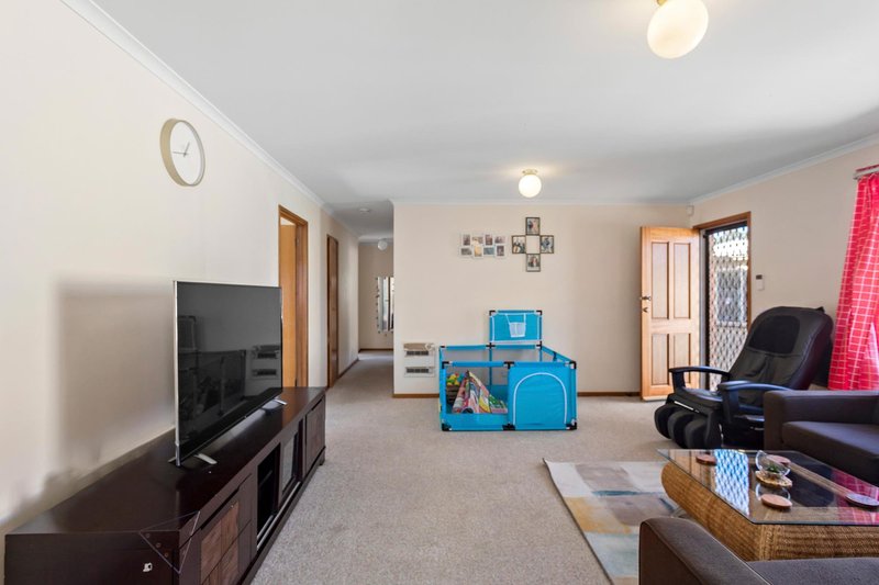 Photo - 5 Paul Coe Crescent, Ngunnawal ACT 2913 - Image 4