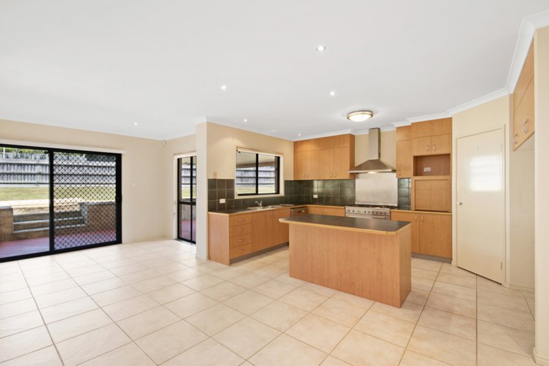 Photo - 5 Pearson Court, North Lakes QLD 4509 - Image 4