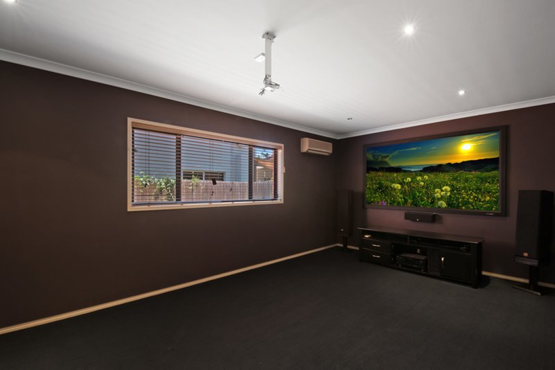 Photo - 5 Pearson Court, North Lakes QLD 4509 - Image 6