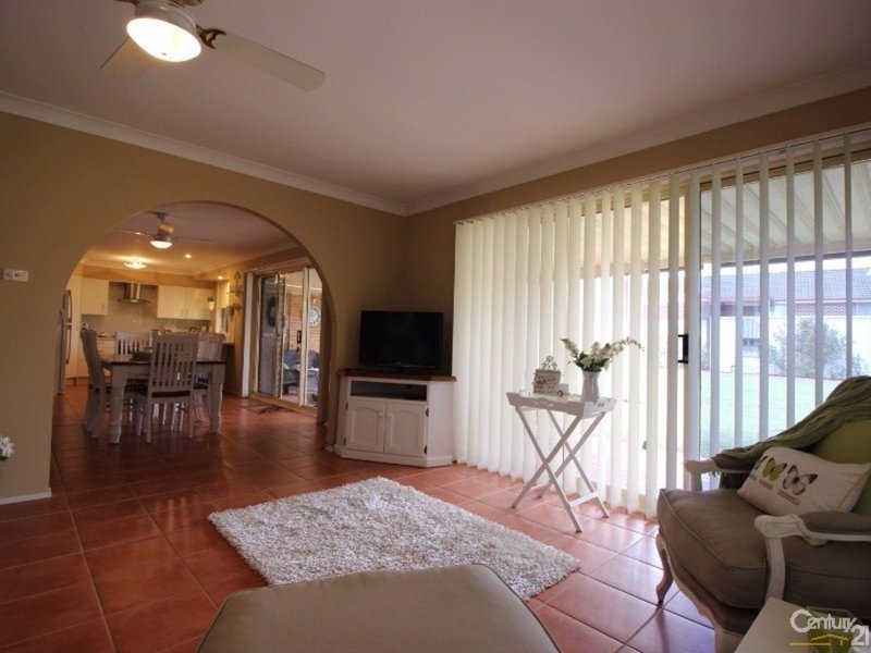 Photo - 5 Peatmoss Drive, Cameron Park NSW 2285 - Image 4