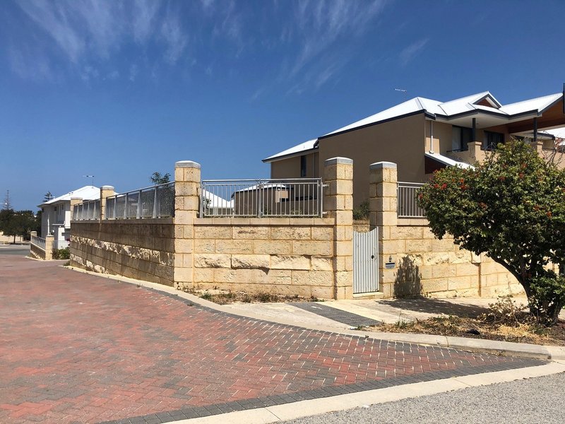 Photo - 5 Penzance Terrace, Mindarie WA 6030 - Image 2