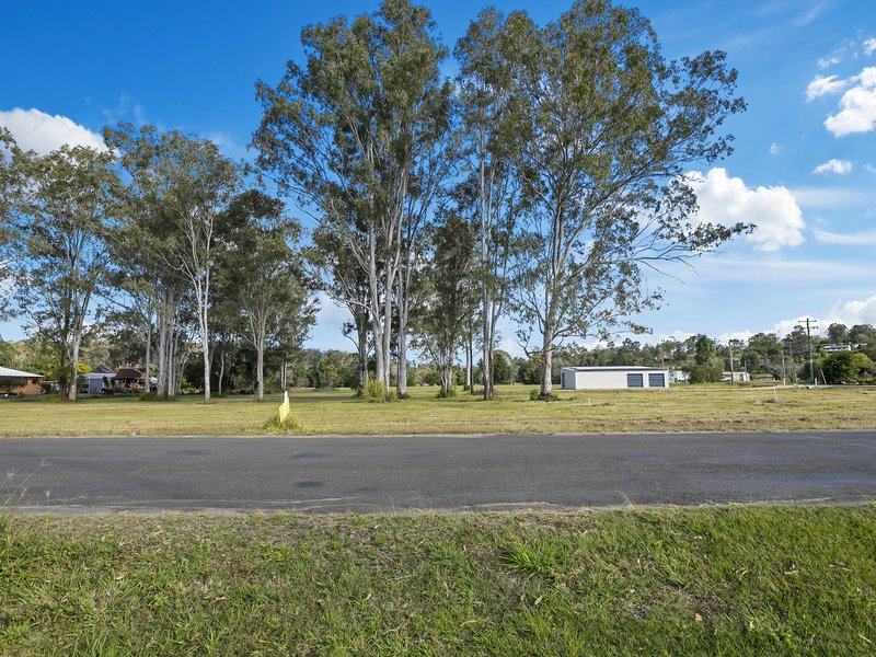 Photo - 5 Pepper Rd , Glenwood QLD 4570 - Image 4