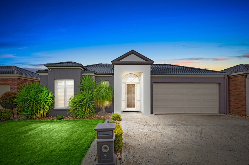 5 Peppermint Crescent, Manor Lakes VIC 3024