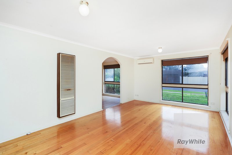 Photo - 5 Pershore Court, Westmeadows VIC 3049 - Image 2