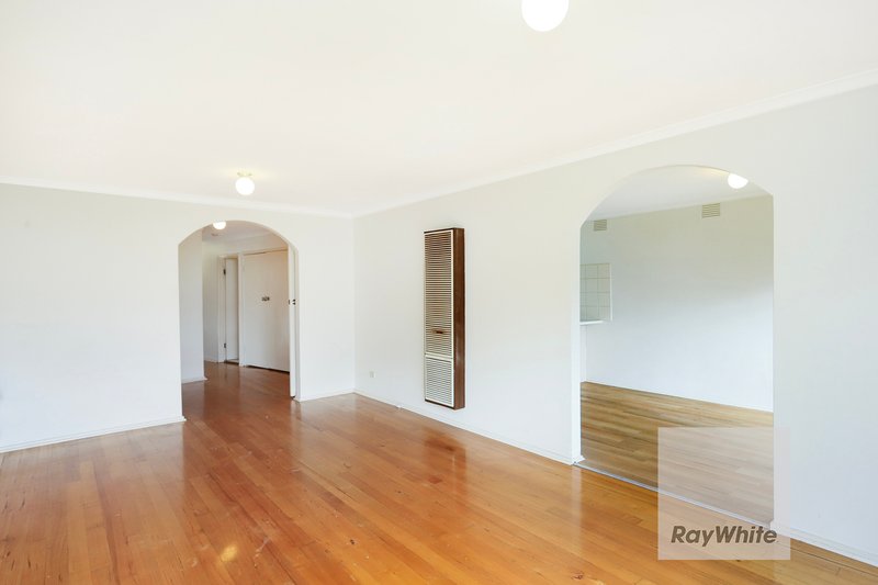 Photo - 5 Pershore Court, Westmeadows VIC 3049 - Image 3