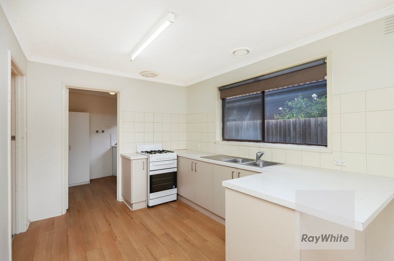 Photo - 5 Pershore Court, Westmeadows VIC 3049 - Image 4