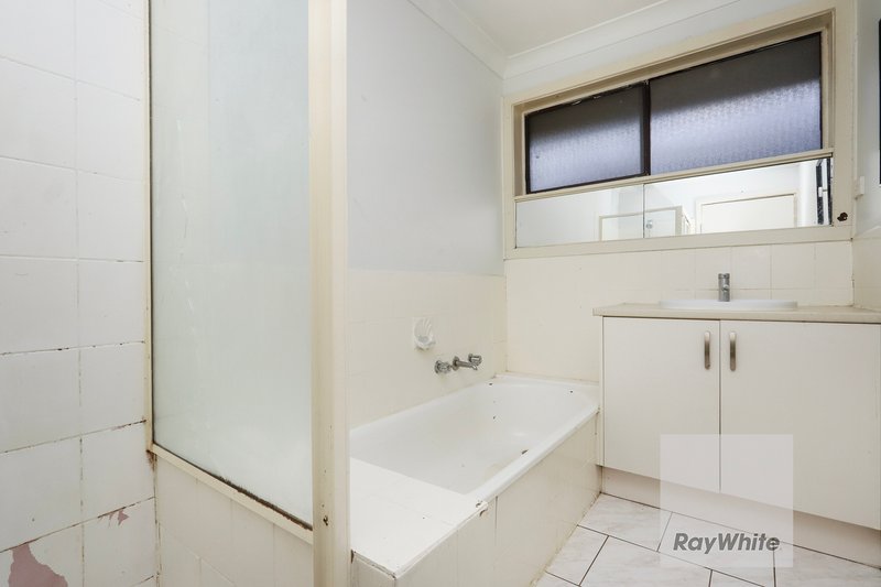 Photo - 5 Pershore Court, Westmeadows VIC 3049 - Image 7