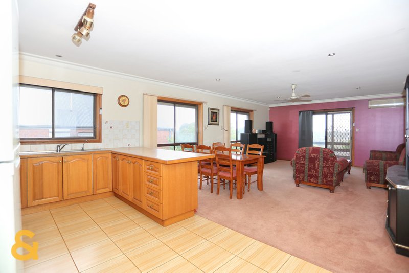 Photo - 5 Pickersgill Crescent, Roxburgh Park VIC 3064 - Image 4