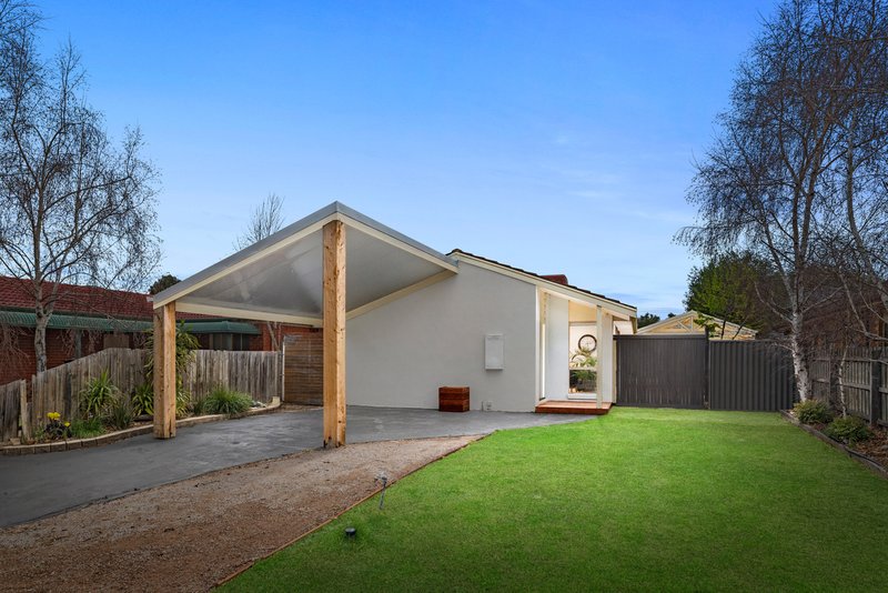 Photo - 5 Pineview Court, Werribee VIC 3030 - Image 2