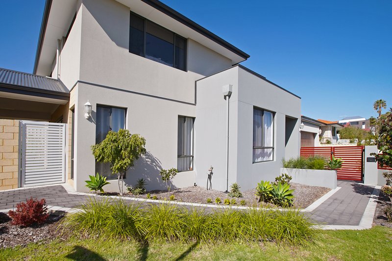 Photo - 5 Pinewood Avenue, Kardinya WA 6163 - Image 2