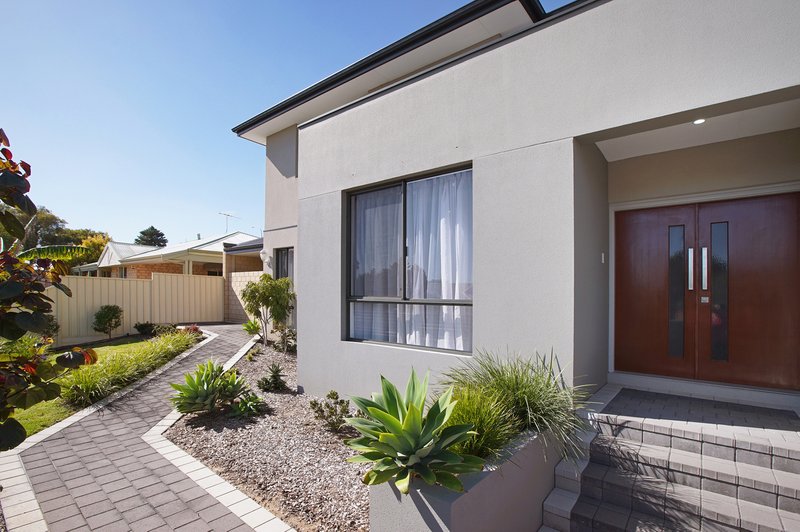 Photo - 5 Pinewood Avenue, Kardinya WA 6163 - Image 3