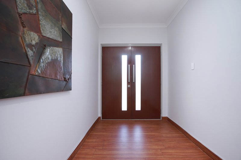 Photo - 5 Pinewood Avenue, Kardinya WA 6163 - Image 4