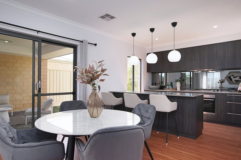 Photo - 5 Pinewood Avenue, Kardinya WA 6163 - Image 8
