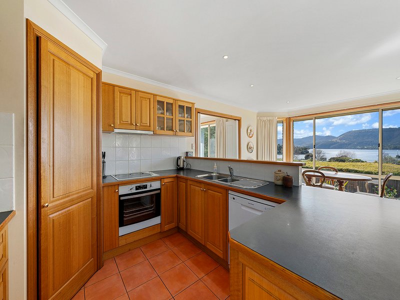 Photo - 5 Pinot Court, Berriedale TAS 7011 - Image 7