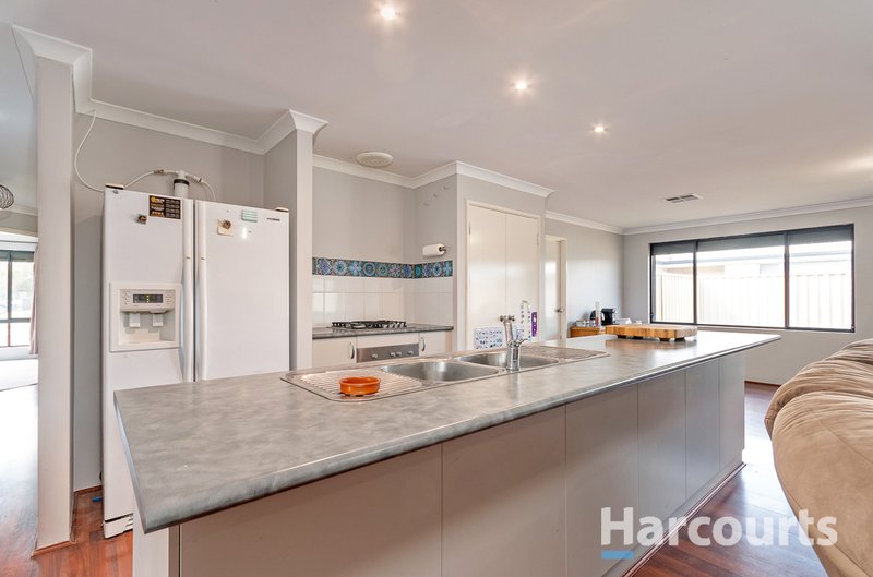 Photo - 5 Plumeria Rise, Sinagra WA 6065 - Image 7