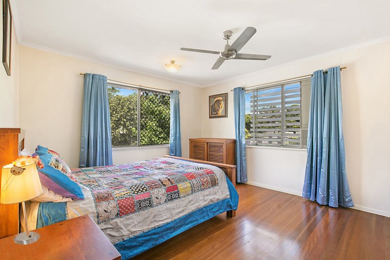 Photo - 5 Poinciana Street, Kingston QLD 4114 - Image 4