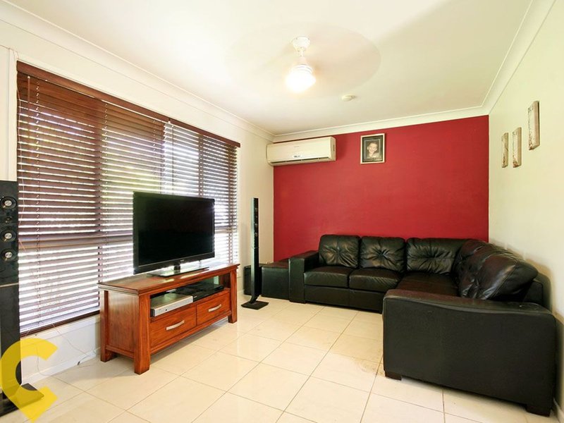 Photo - 5 Poplar Place, Kallangur QLD 4503 - Image 2