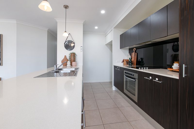 Photo - 5 Poppy Crescent, Springfield Lakes QLD 4300 - Image 7