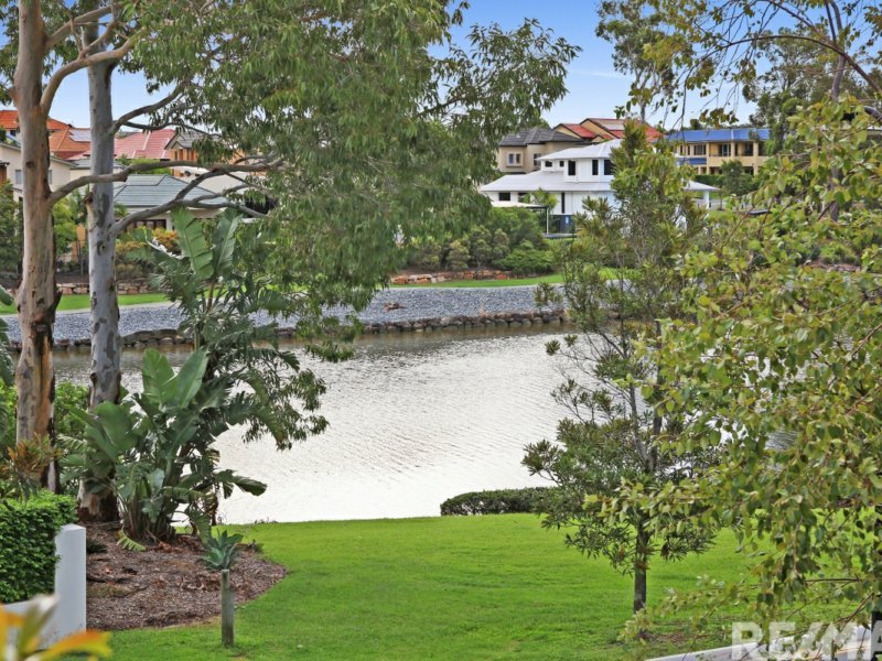 Photo - 5 Port Peyra Crescent, Varsity Lakes QLD 4227 - Image 3