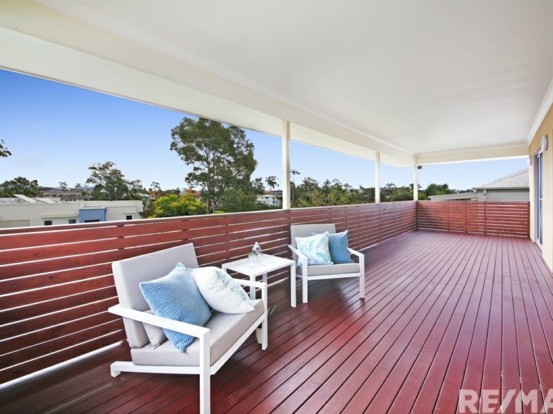 Photo - 5 Port Peyra Crescent, Varsity Lakes QLD 4227 - Image 7