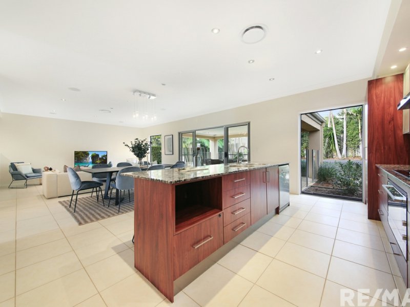 Photo - 5 Port Peyra Crescent, Varsity Lakes QLD 4227 - Image 13