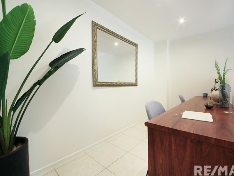 Photo - 5 Port Peyra Crescent, Varsity Lakes QLD 4227 - Image 23