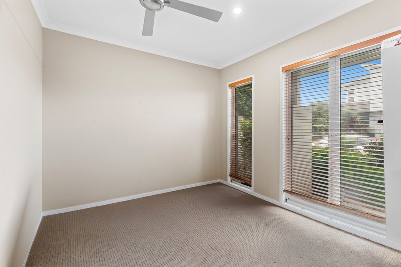 Photo - 5 Portmarnock Street, North Lakes QLD 4509 - Image 15