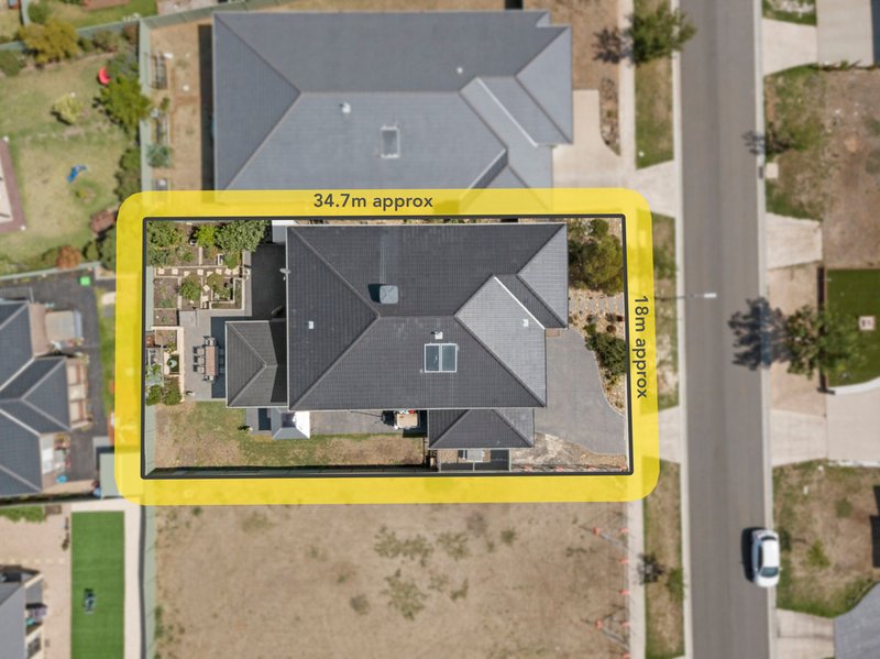 Photo - 5 Pride Grove, Wyndham Vale VIC 3024 - Image 2