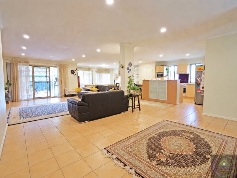 Photo - 5 Prospect Place, Upper Kedron QLD 4055 - Image 4