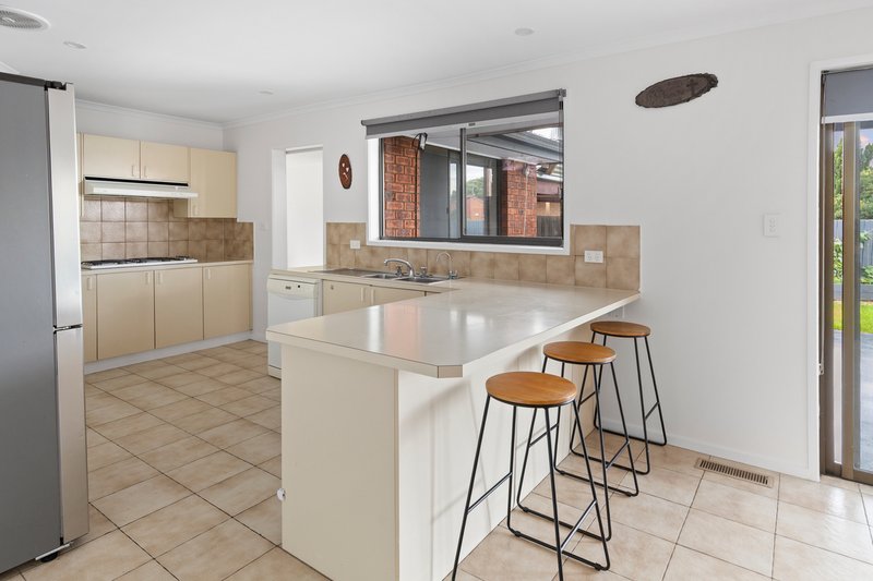 Photo - 5 Protea Court, Mill Park VIC 3082 - Image 3