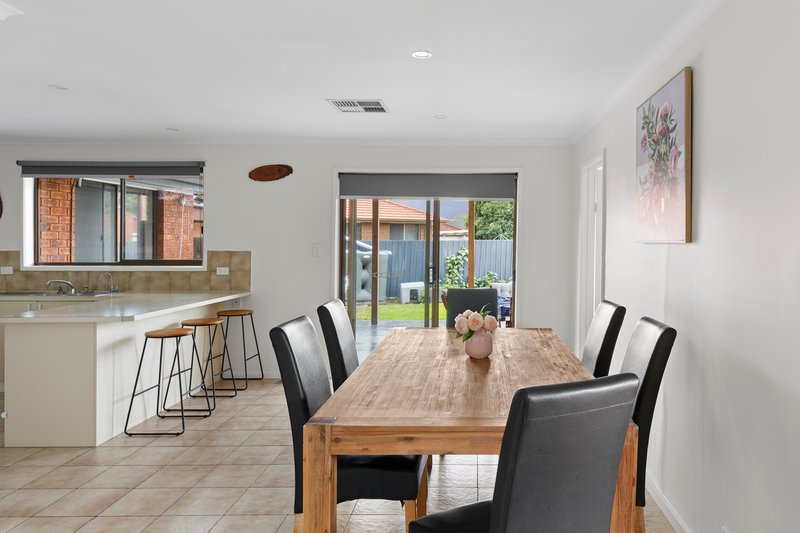 Photo - 5 Protea Court, Mill Park VIC 3082 - Image 4