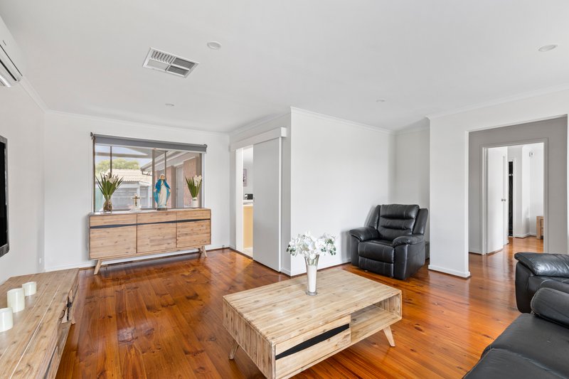 Photo - 5 Protea Court, Mill Park VIC 3082 - Image 5