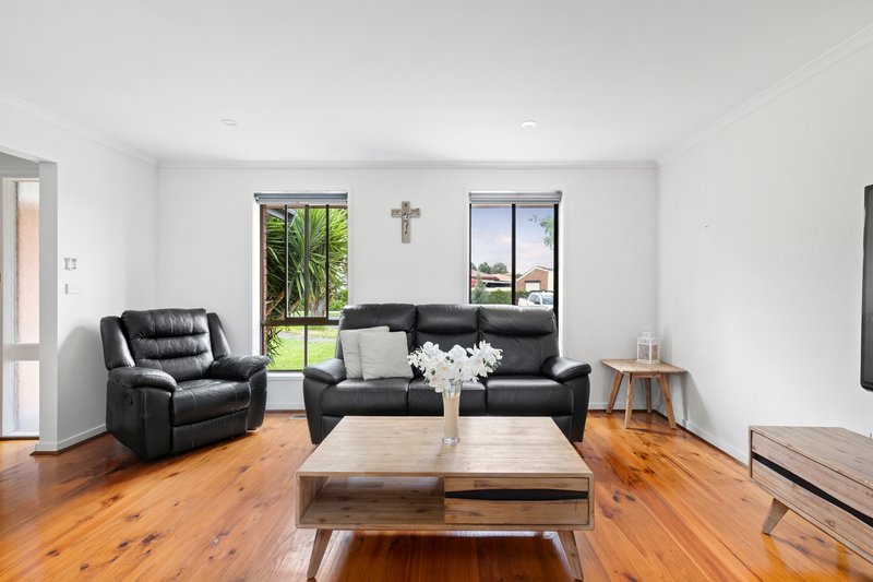 Photo - 5 Protea Court, Mill Park VIC 3082 - Image 6