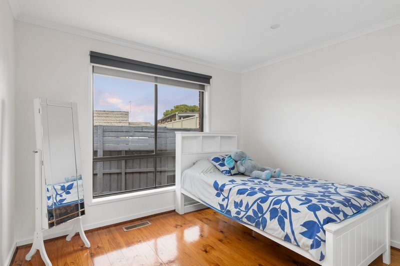 Photo - 5 Protea Court, Mill Park VIC 3082 - Image 8