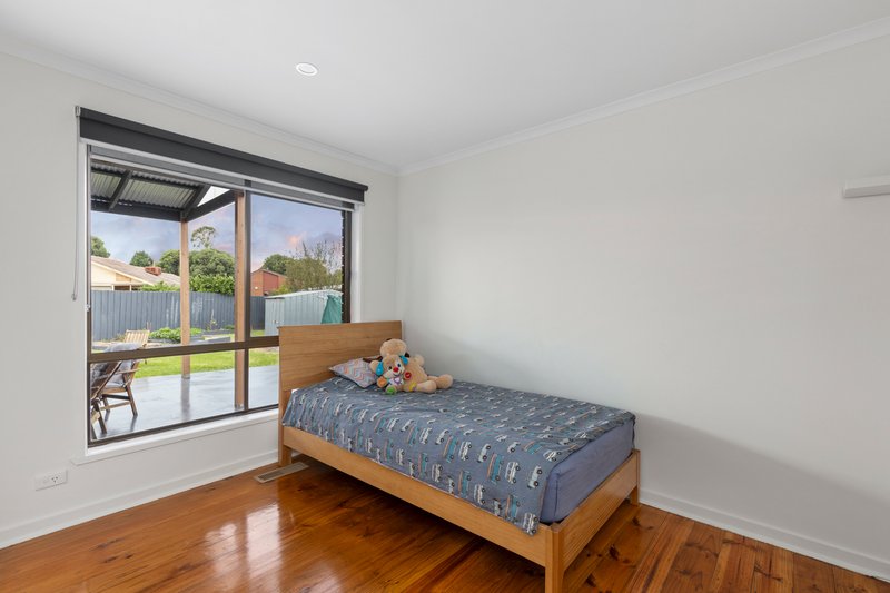 Photo - 5 Protea Court, Mill Park VIC 3082 - Image 9
