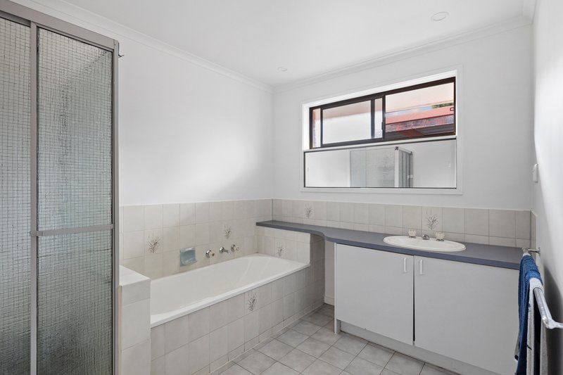 Photo - 5 Protea Court, Mill Park VIC 3082 - Image 10