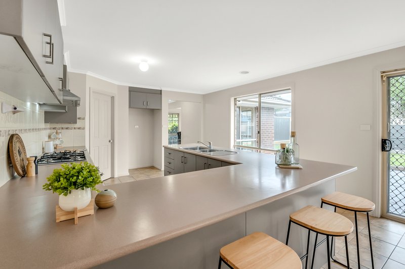 Photo - 5 Pymble Gardens, Craigieburn VIC 3064 - Image 11