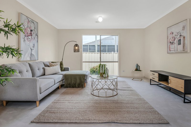 Photo - 5 Pymble Gardens, Craigieburn VIC 3064 - Image 16