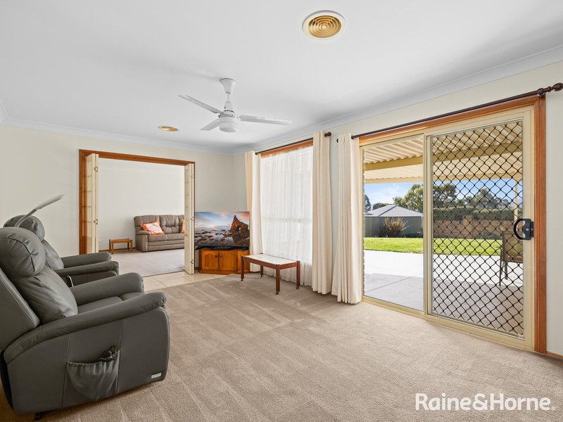 Photo - 5 Quinn Court, Llanarth NSW 2795 - Image 3