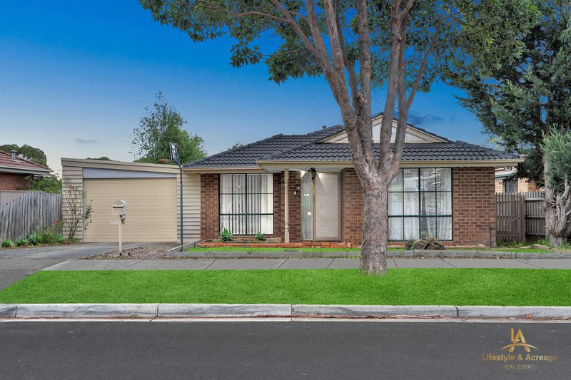 Photo - 5 Raffindale Crescent, Cranbourne West VIC 3977 - Image 2