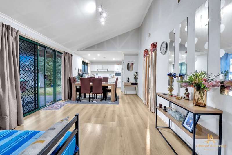 Photo - 5 Raffindale Crescent, Cranbourne West VIC 3977 - Image 5